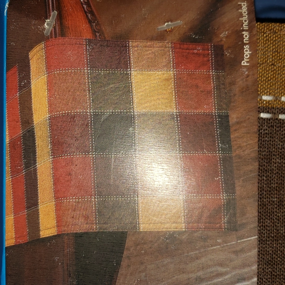 Table Runner - Picture 2 of 4